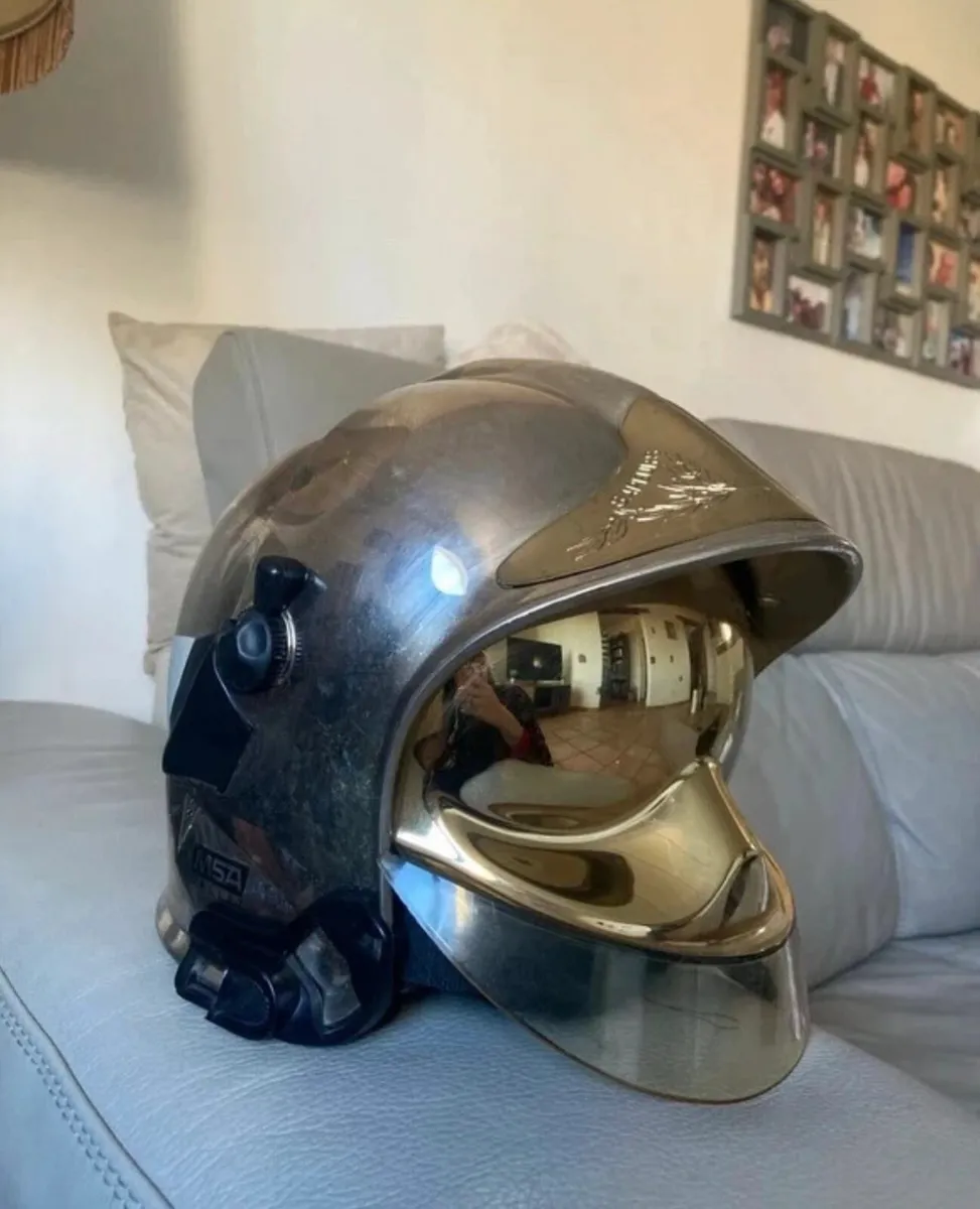 Firefighters helmet - Image 2