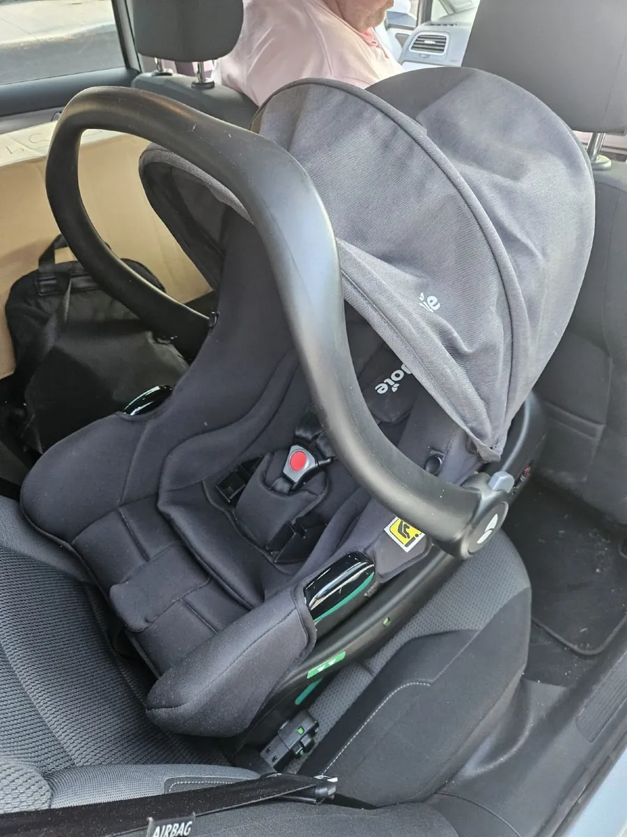 Car seat and base - Image 2