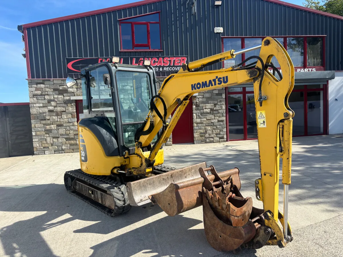 Komatsu 3 ton year 2011 no vat - Image 2