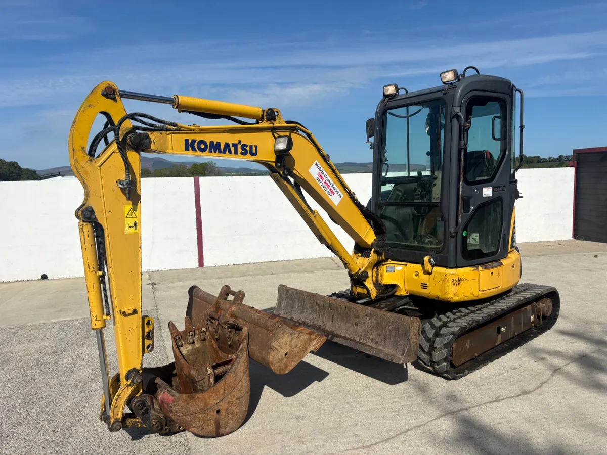 Komatsu 3 ton year 2011 no vat - Image 3