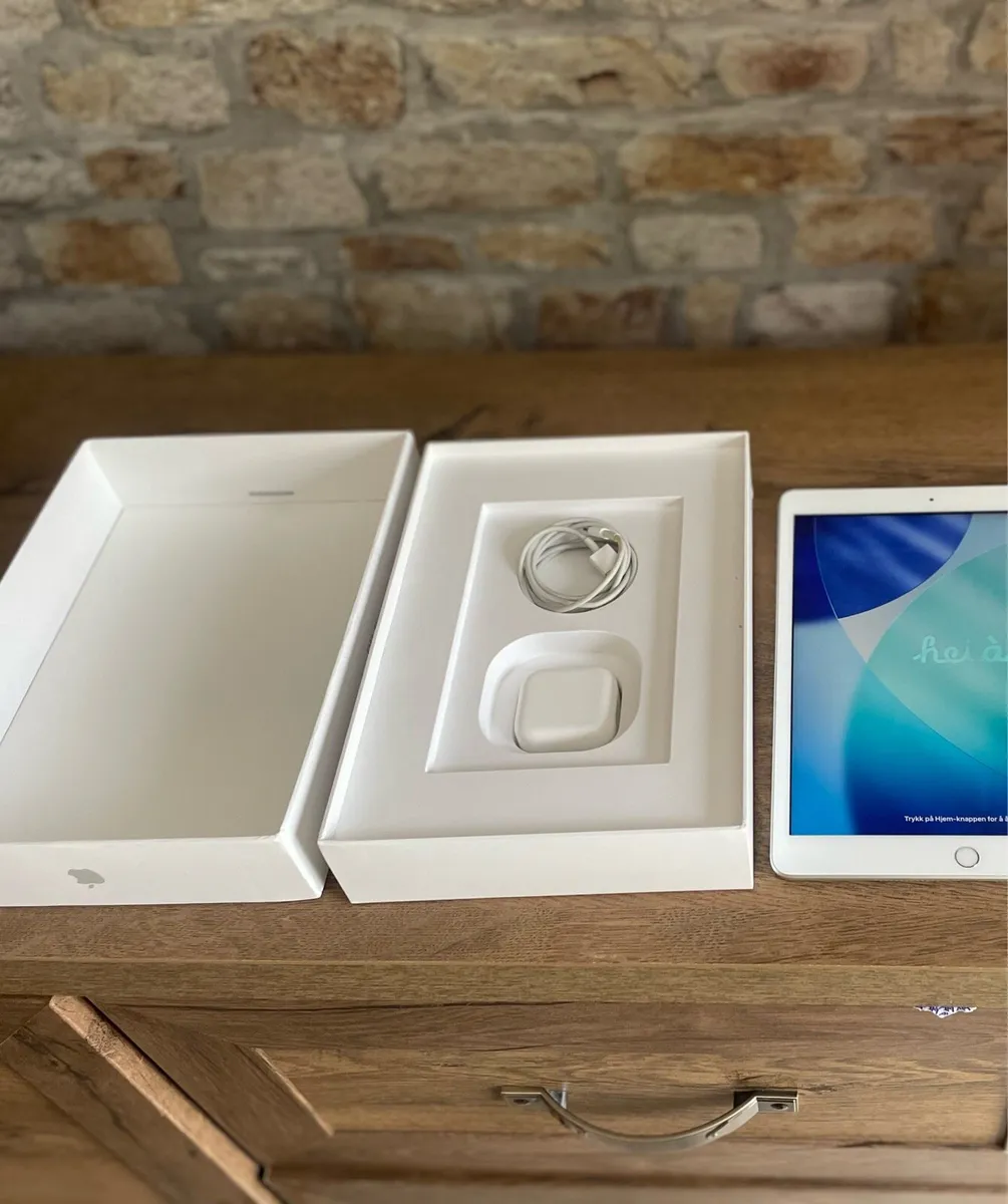 Ipad 8th Gen silver 32Gb - Image 2
