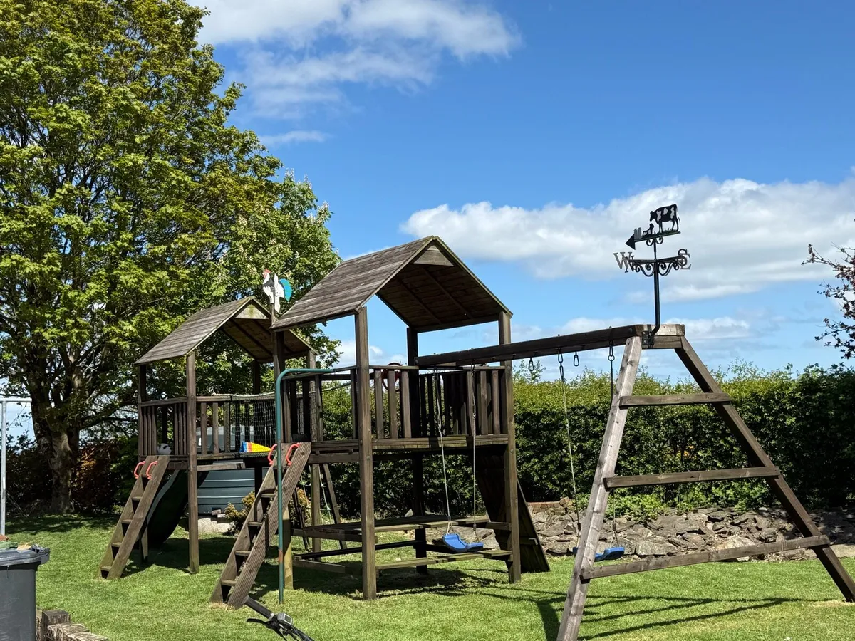 Climbing frame - Image 1