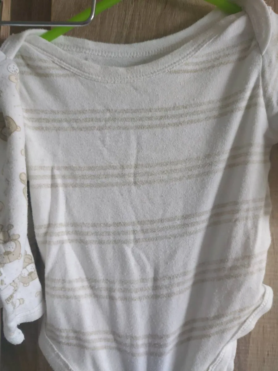 6/9 months baby bodysuit - Image 3