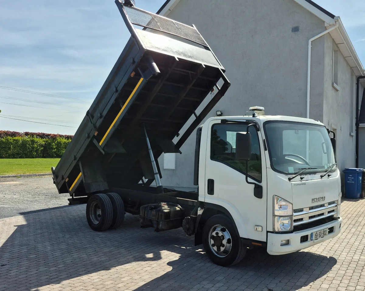 2015 isuzu tipper - Image 4