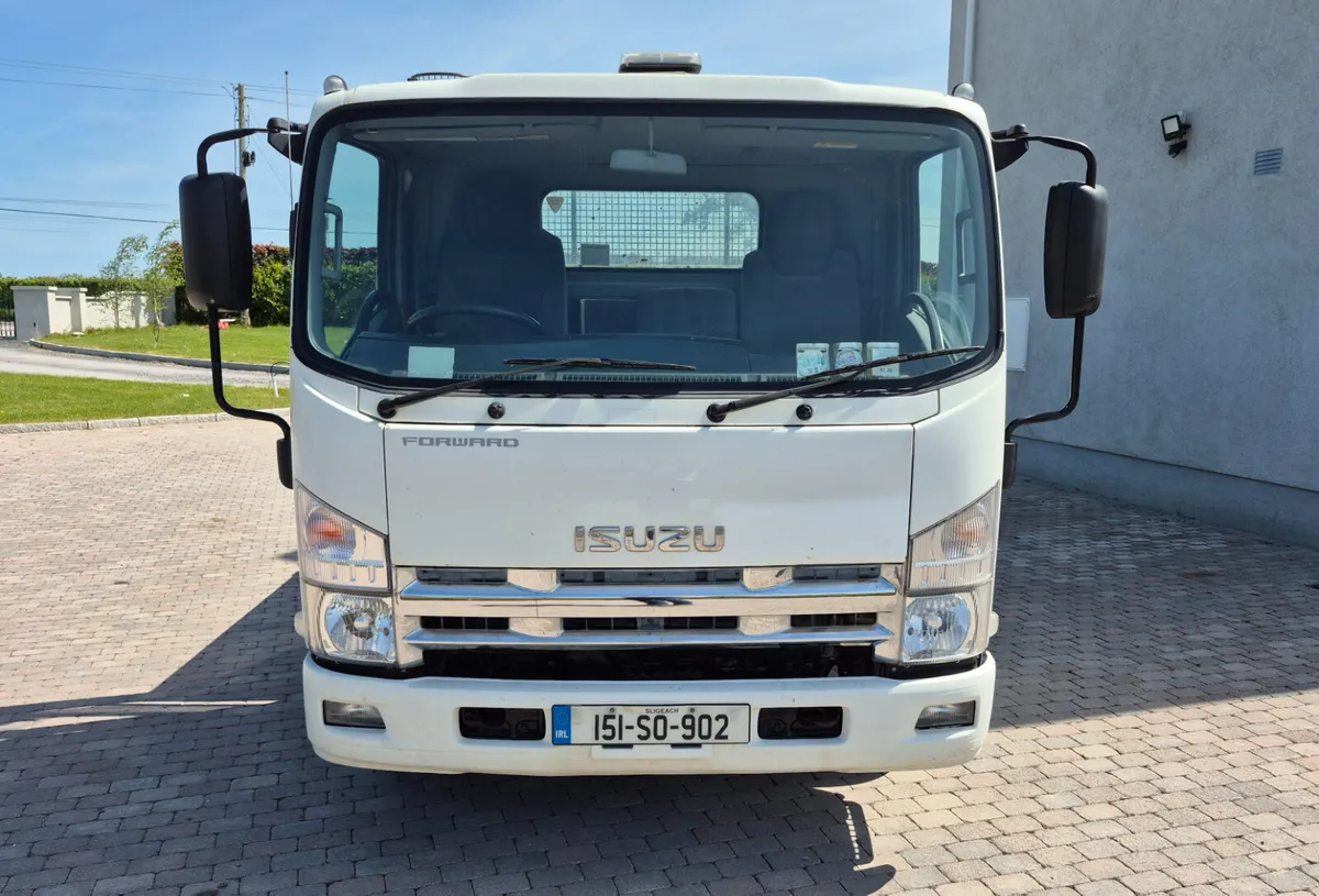 2015 isuzu tipper - Image 3