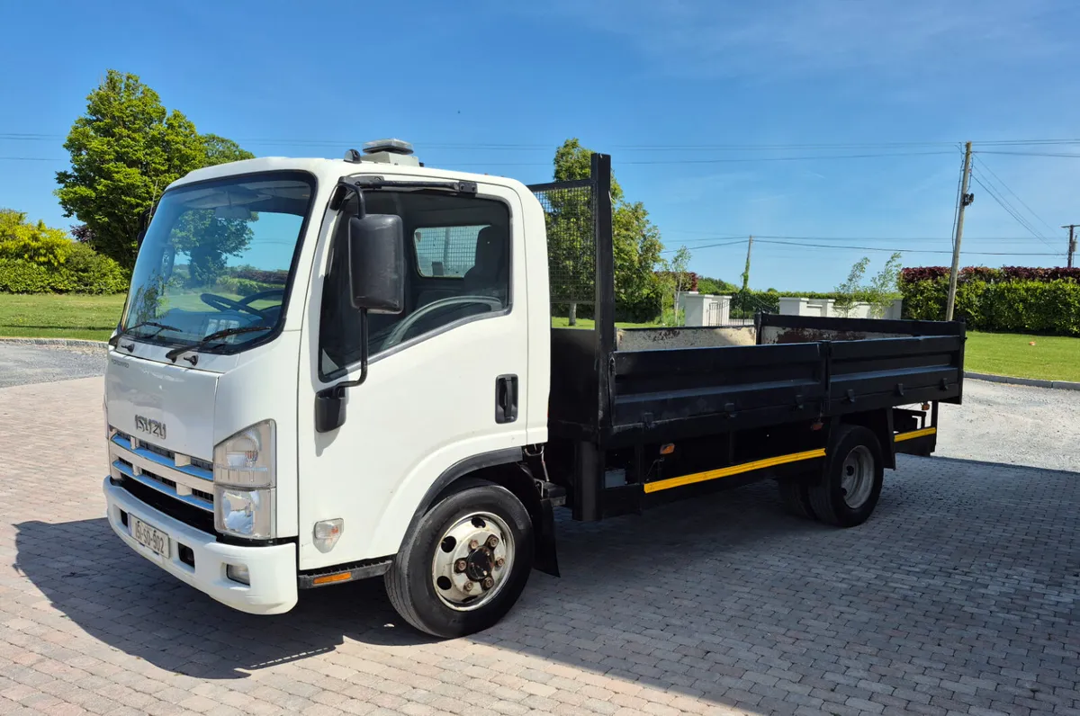 2015 isuzu tipper - Image 2