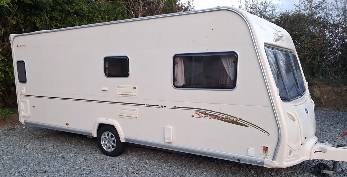 Bailey senator fixed bed caravan - Image 4