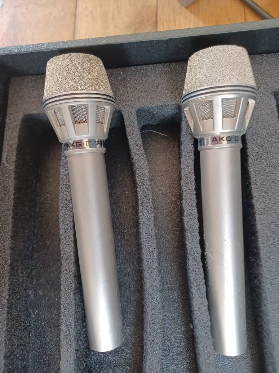 2 x AKG D 190E Vintage Microphones - Image 1