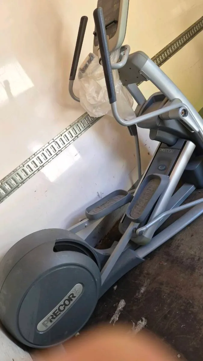 PRECOR CROSS TRAINER - Image 1