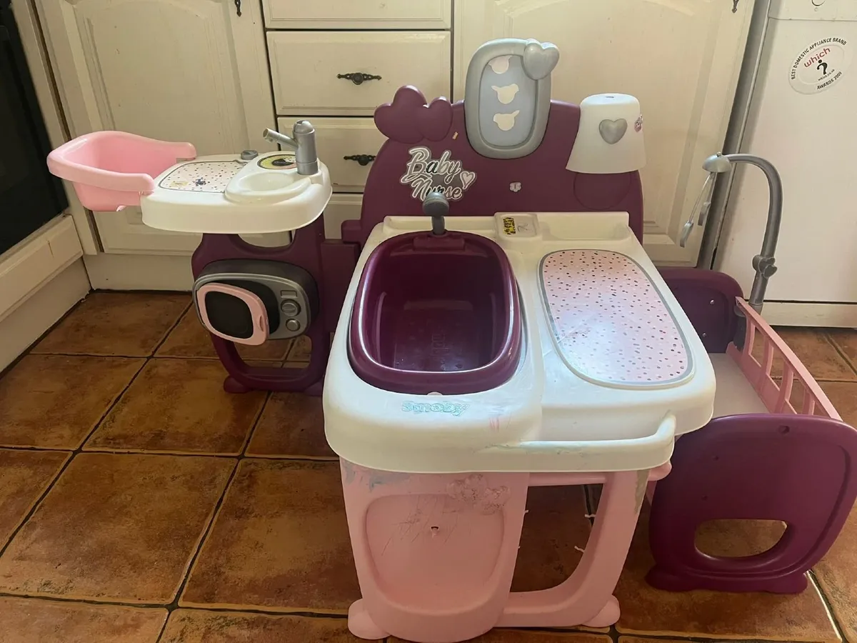 Baby nurse station