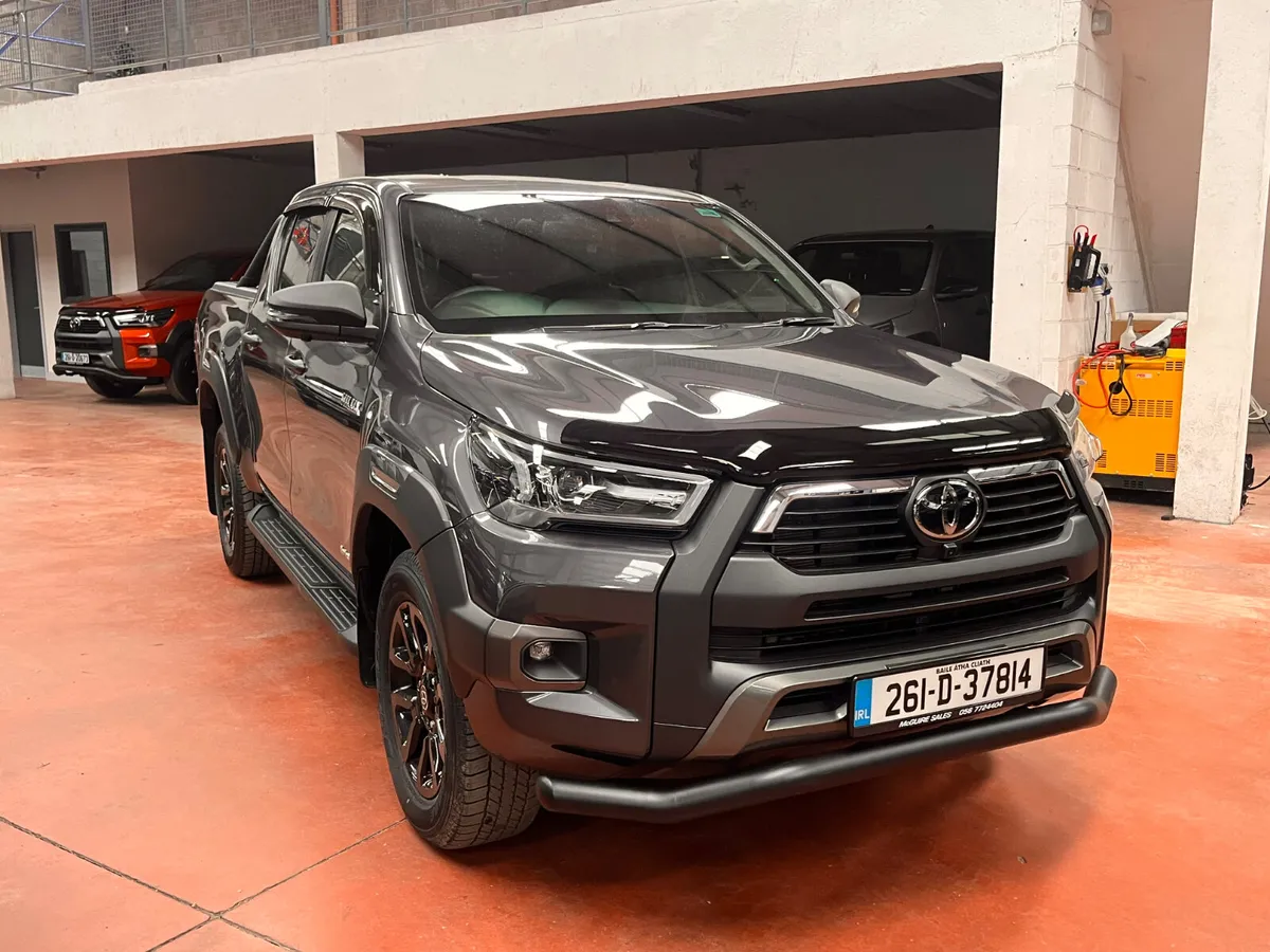 Toyota Hilux BRAND NEW InvincibleX 2.8 Auto - Image 2