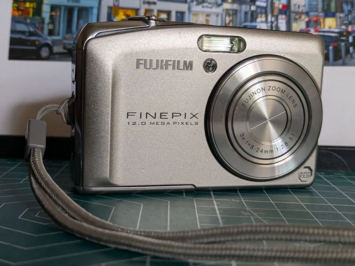 Fujifilm F50 fd  SuperCCD🌈 digital compact camera - Image 4