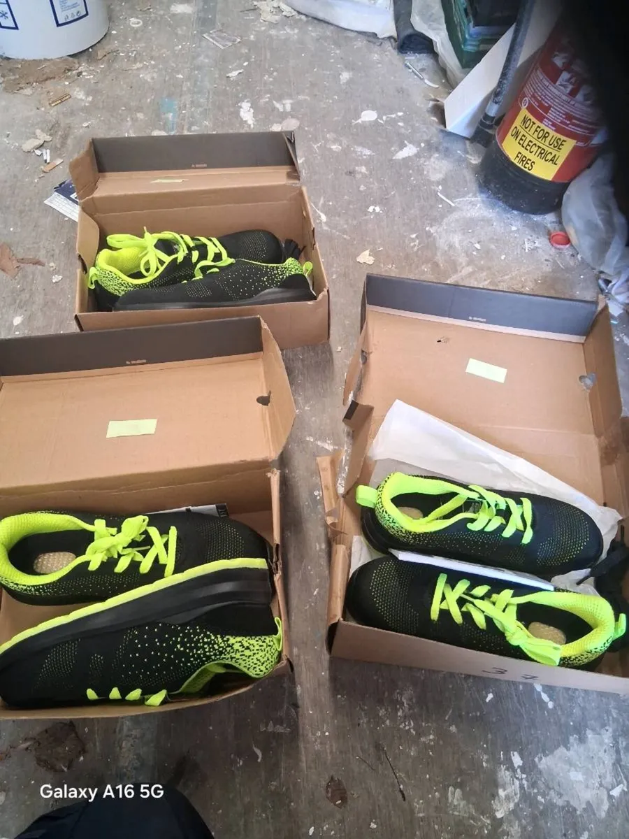 Safety trainers - Image 1