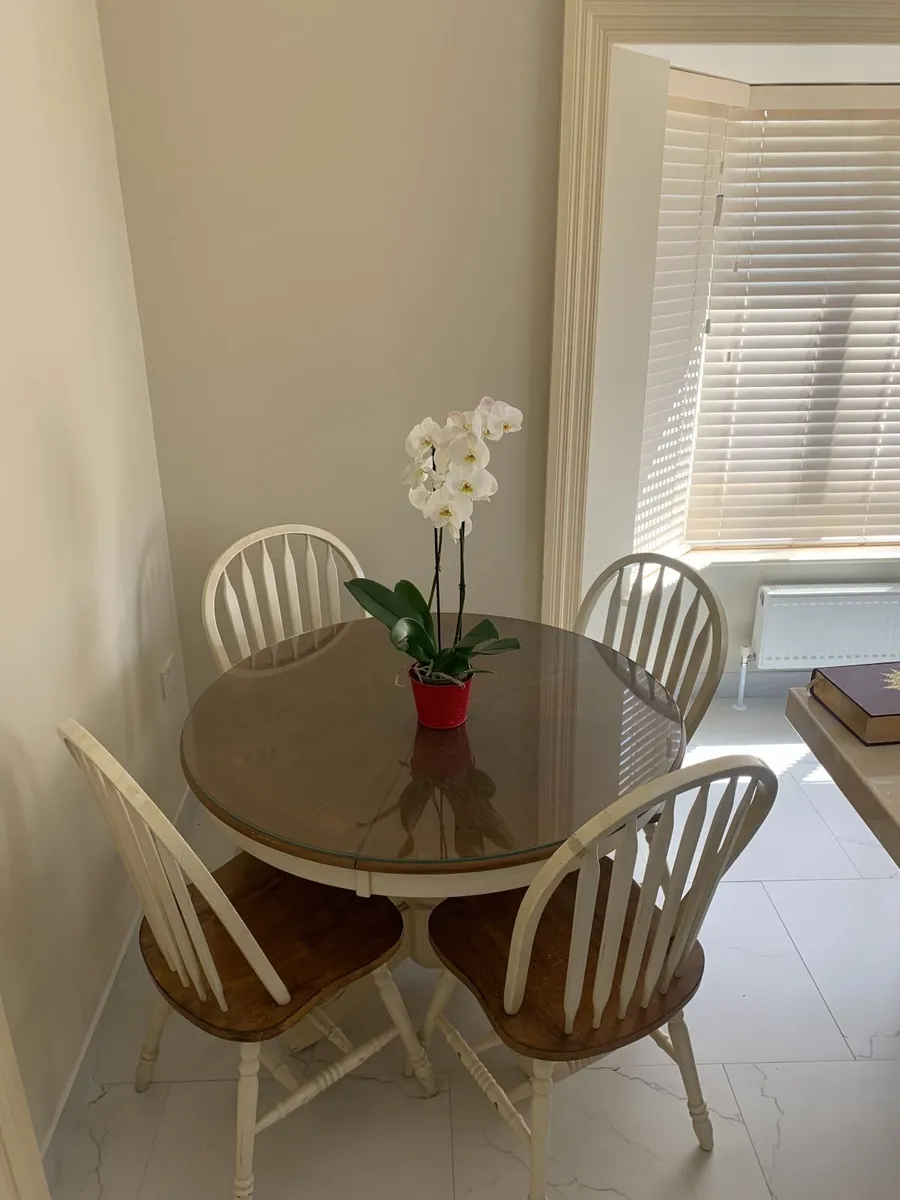 Table and 6 chairs - Image 3