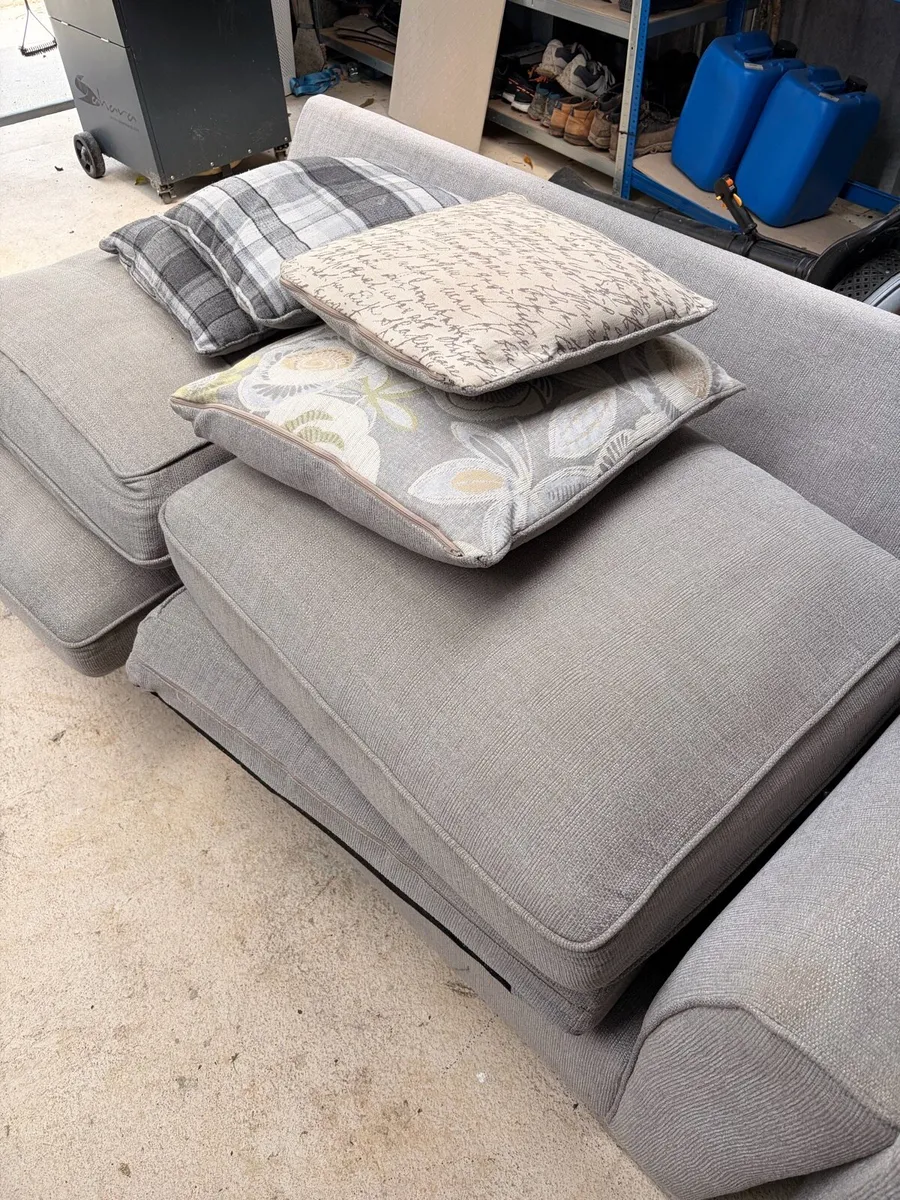 Large corner couch - Image 2