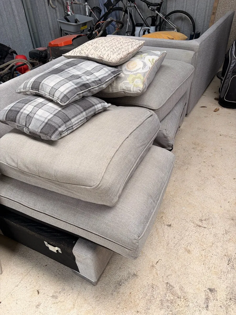 Large corner couch - Image 1