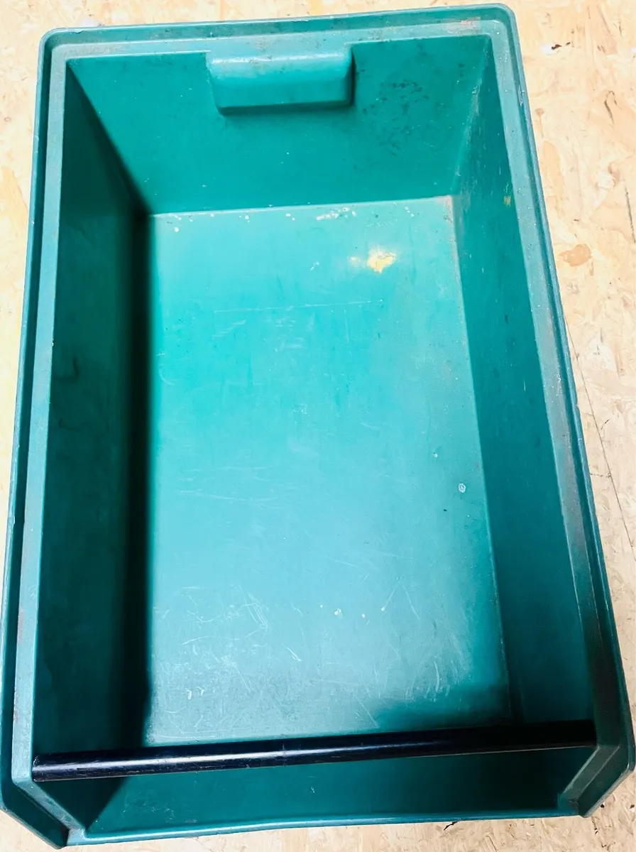 Three hard plastic boxes - Image 1