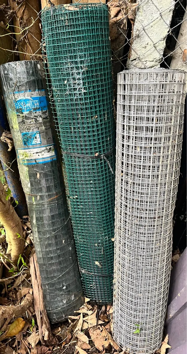 Three rolls of wire mesh - Image 1