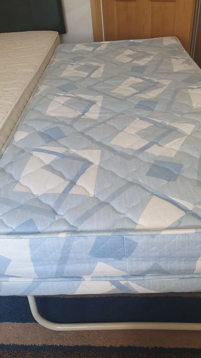 Bed - Image 1