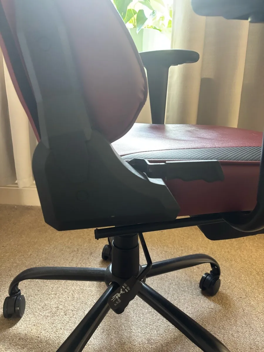 JOYFLY Gaming Chair with Footrest is - Image 4