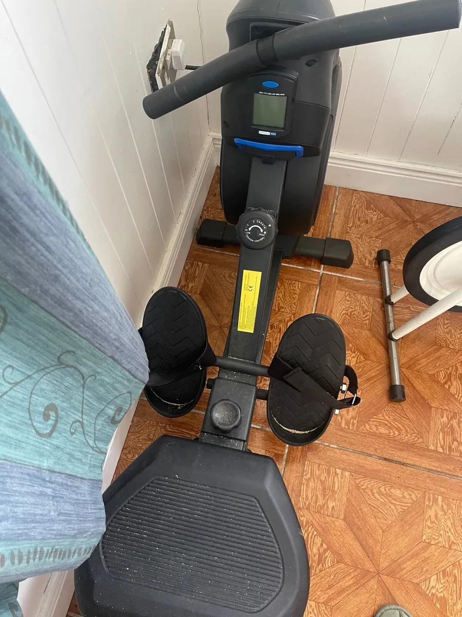 Rowing machine and exercisec bike - Image 4