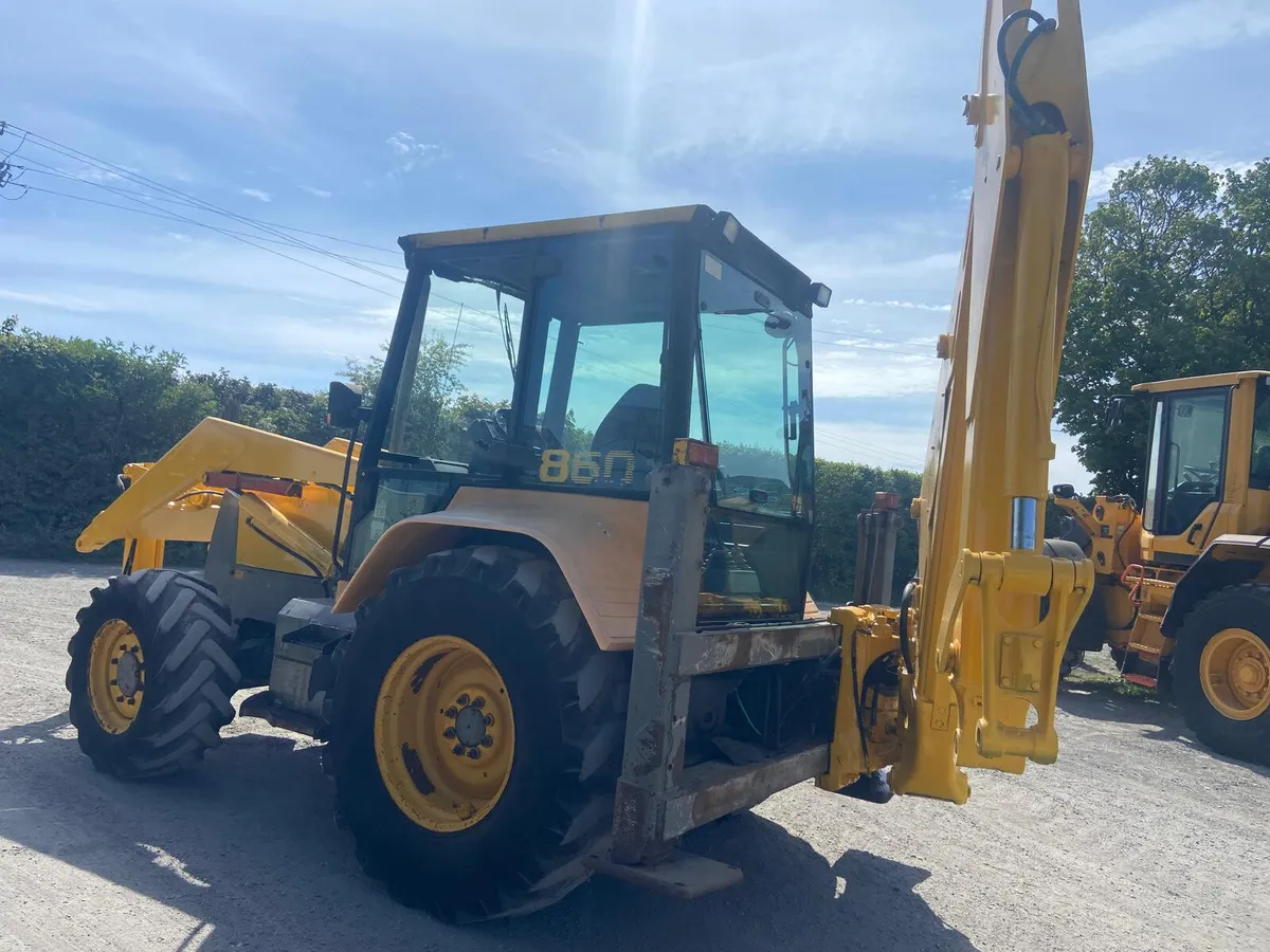 Fermac 860 Digger Loader - Image 4