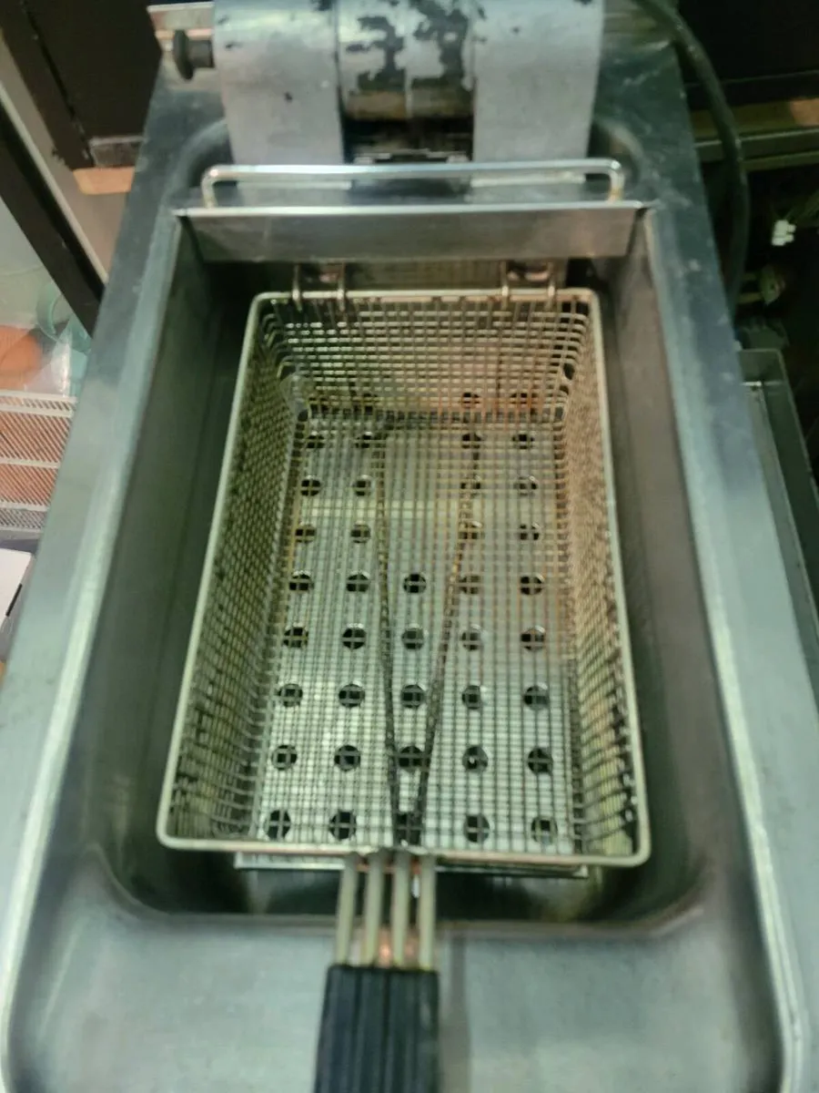 Fryer Electric Counter Top LINCAT - Image 3