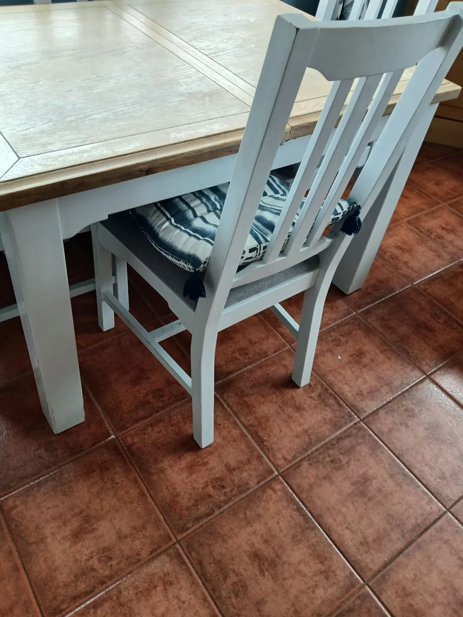 Table and 4 chairs - Image 4