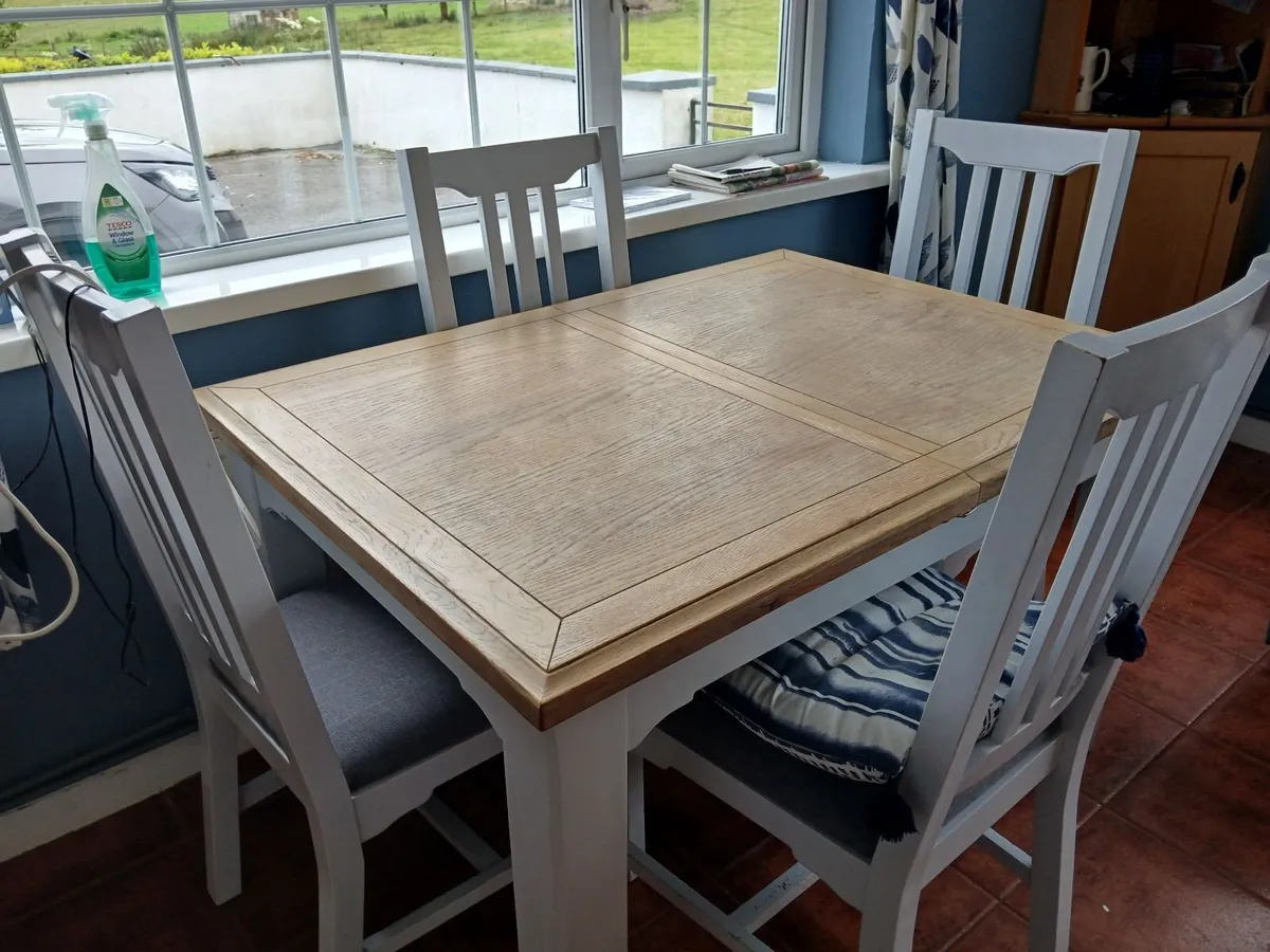 Table and 4 chairs - Image 3