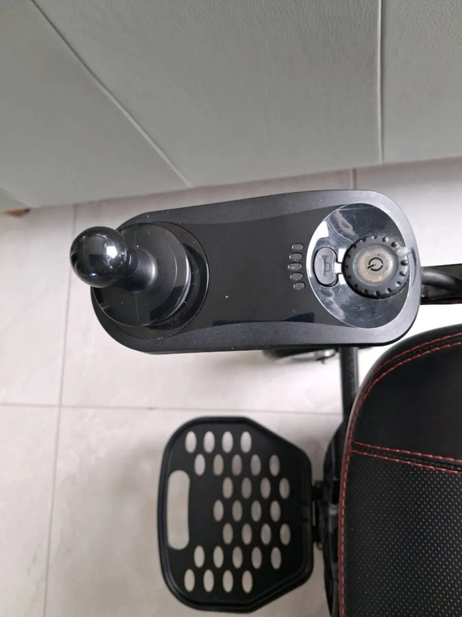 Electric mobility chairs - Image 3