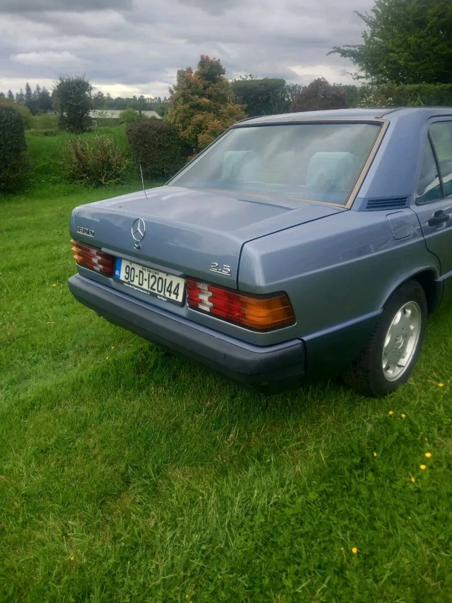 Vintage car - Image 4