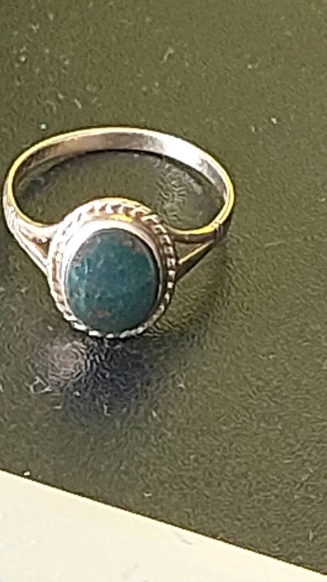 9ct gold blood stone ring - Image 1