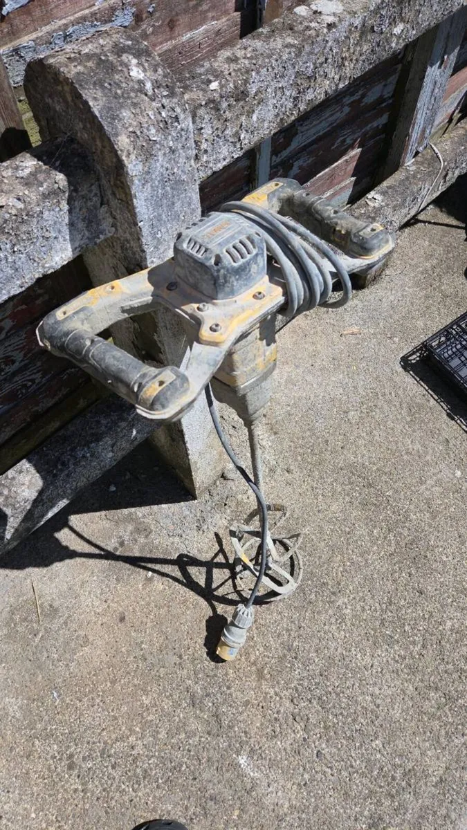 Dewalt 110v mixer - Image 2