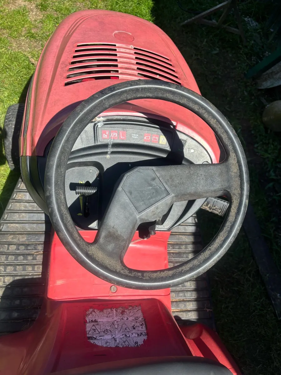 Massey Ferguson ride on lawnmower - Image 3