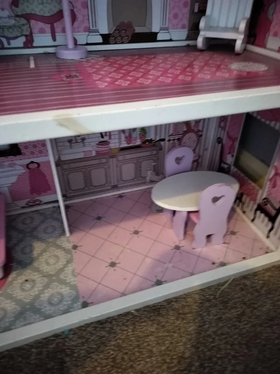 Giant doll house - Image 2