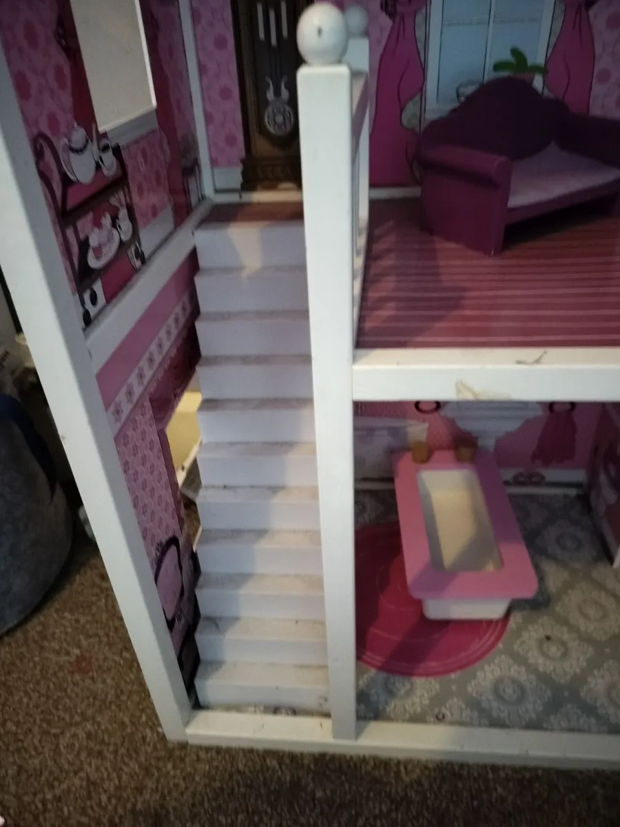 Giant doll house - Image 3