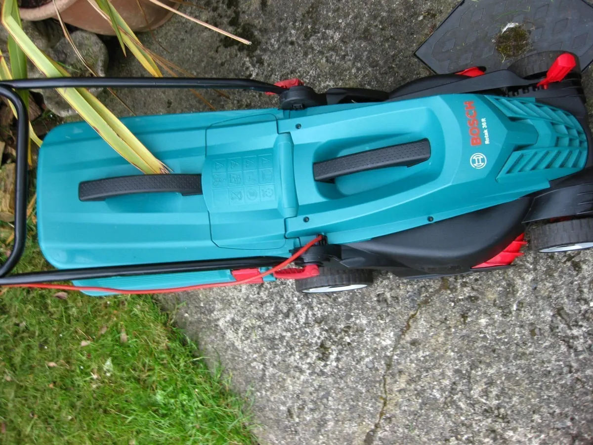 Spotless Bosch Rotak 36 Quality Electric Mower - Image 4