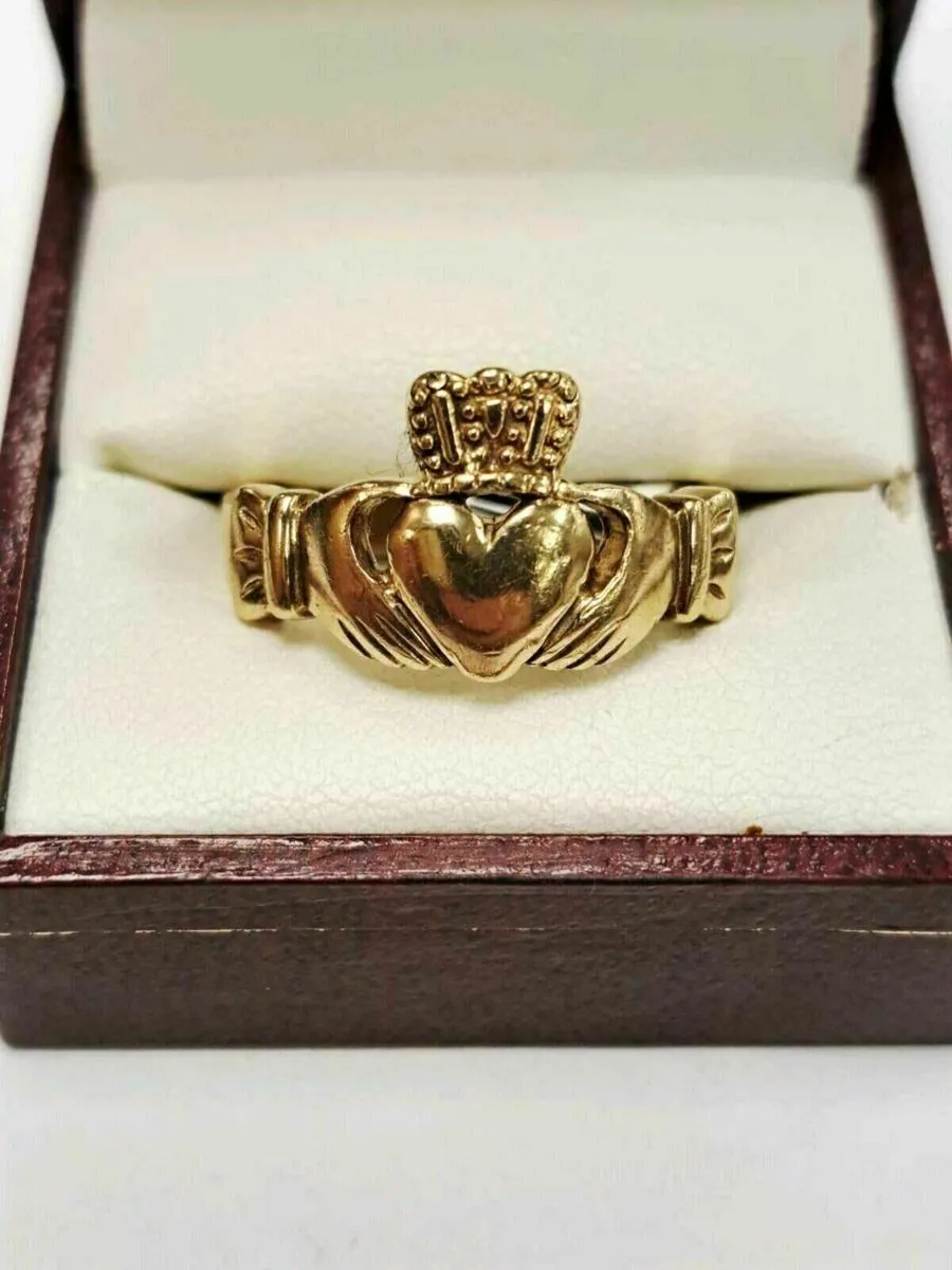 9CT Gold Claddagh Ring - Image 1
