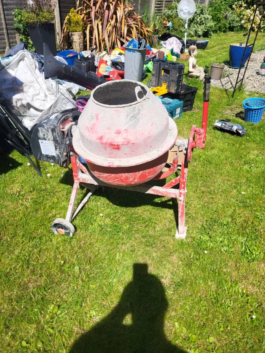 Small cement mixer - Image 1