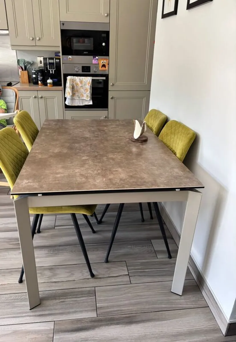 Ceramic dining table - Image 4