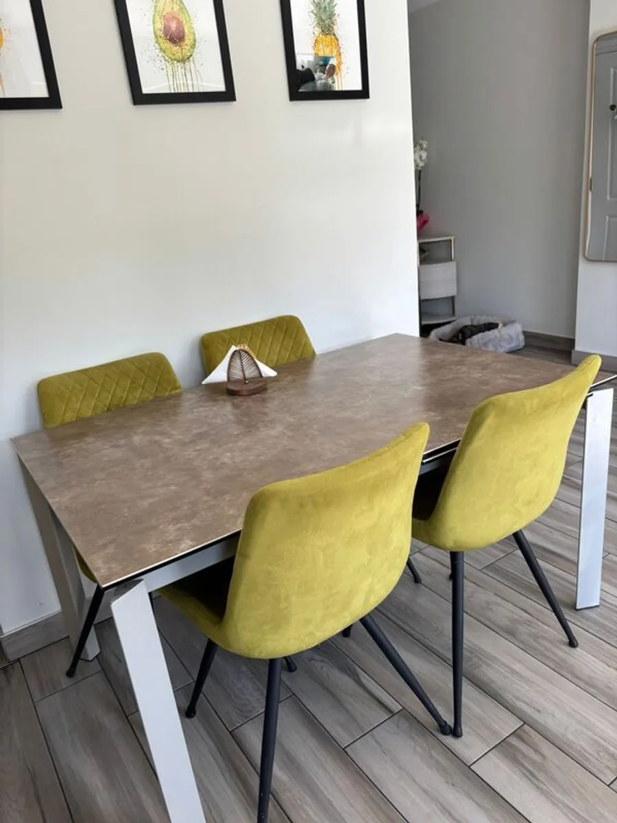 Ceramic dining table - Image 1