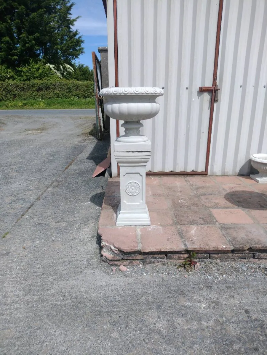 Flower pots - Image 1