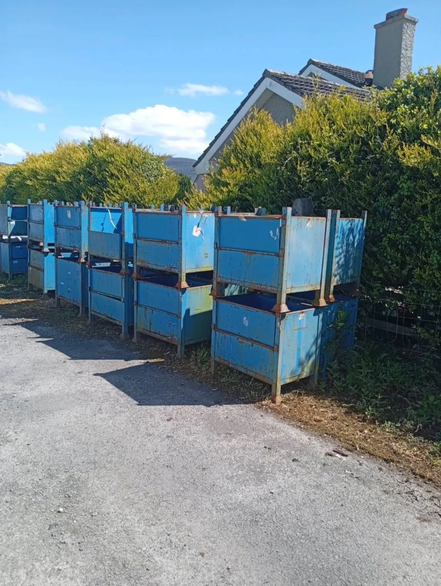 Stillages/cattle feeders - Image 1