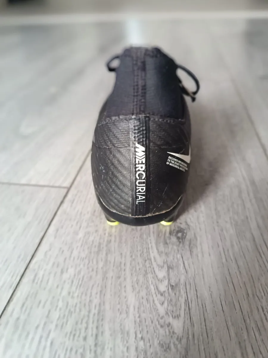 Football boots - Image 2