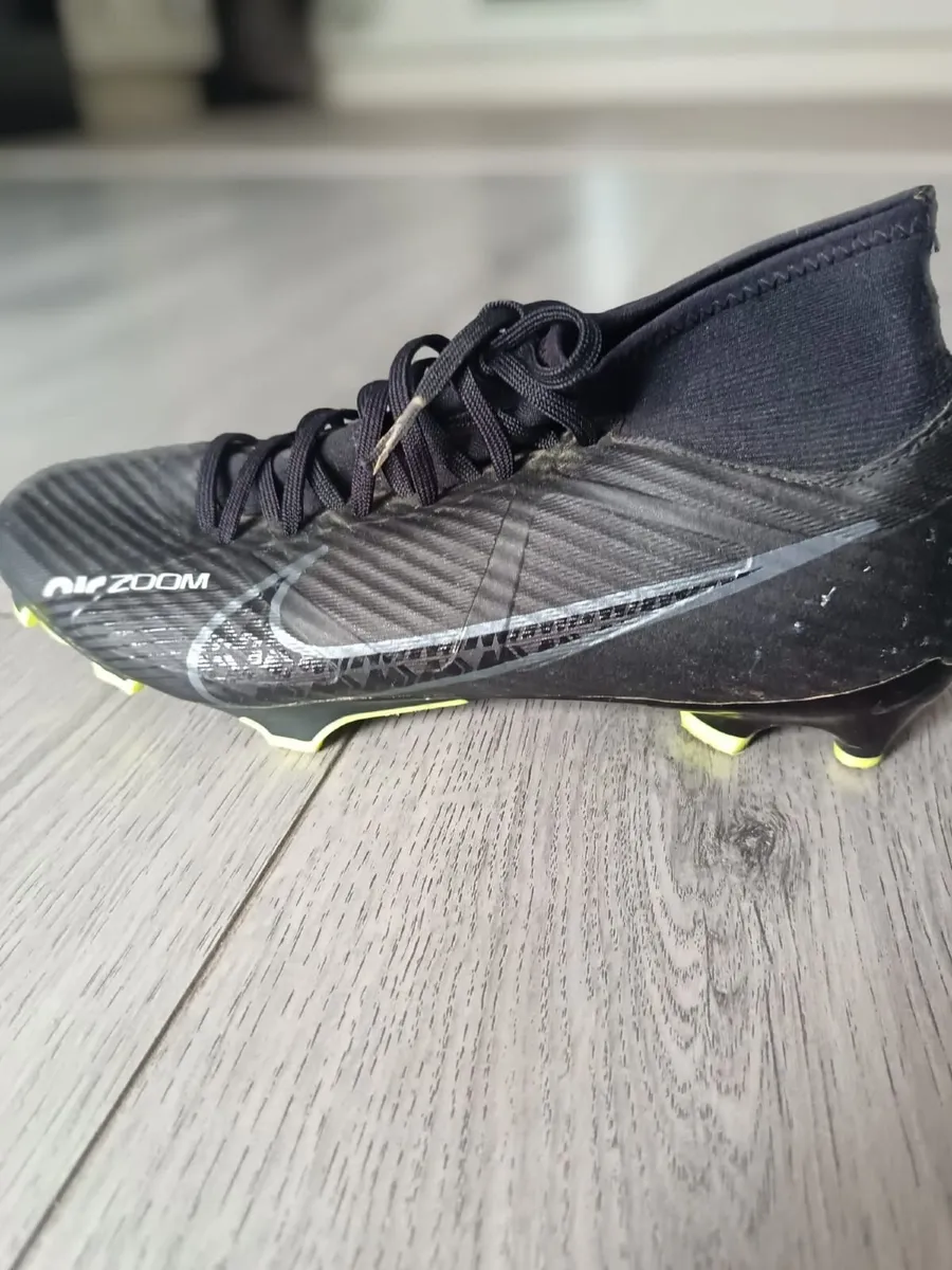 Football boots - Image 3