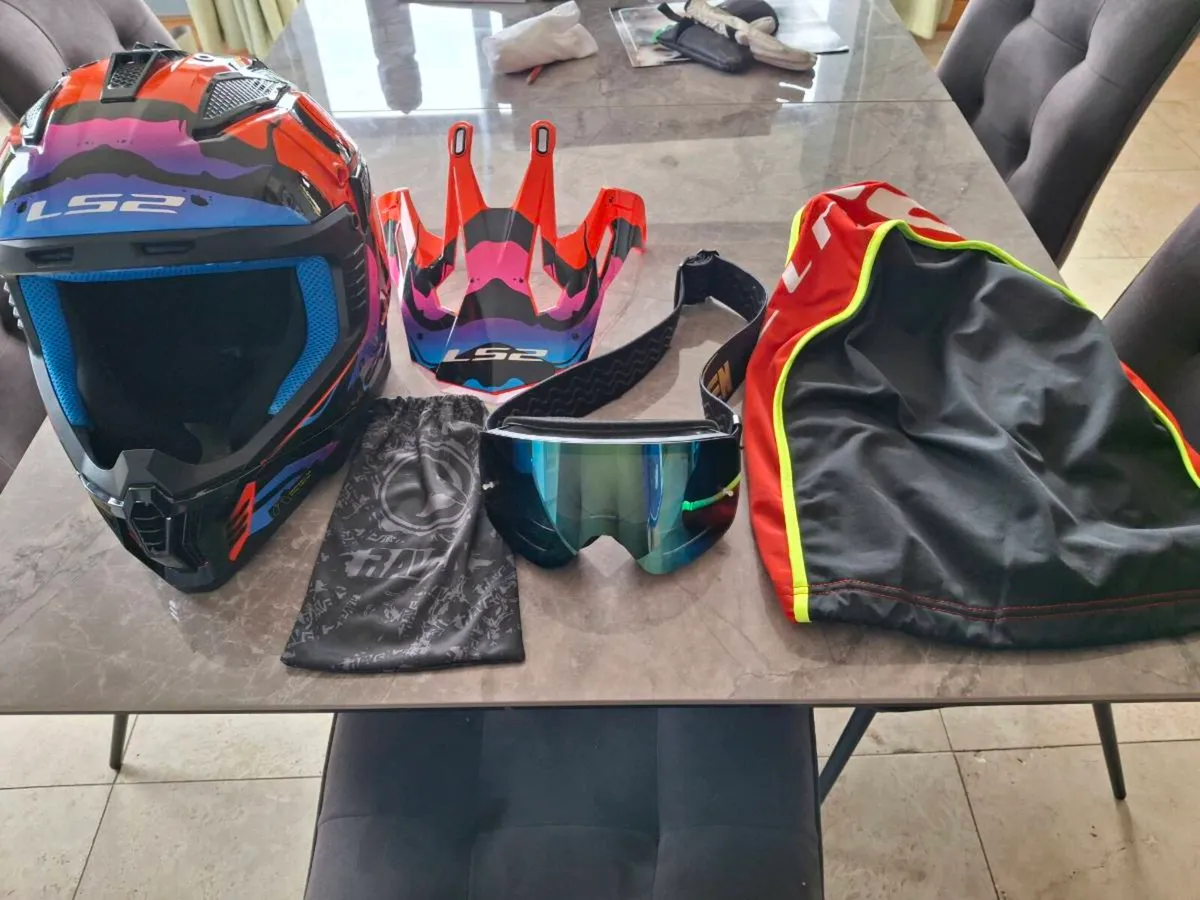 Motocross helmet and goggles - Image 1
