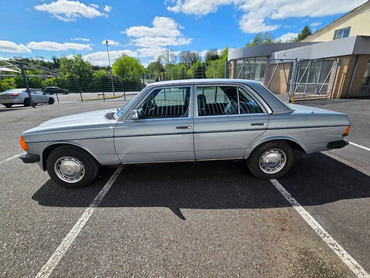 Mercedes-Benz 230e - Image 4