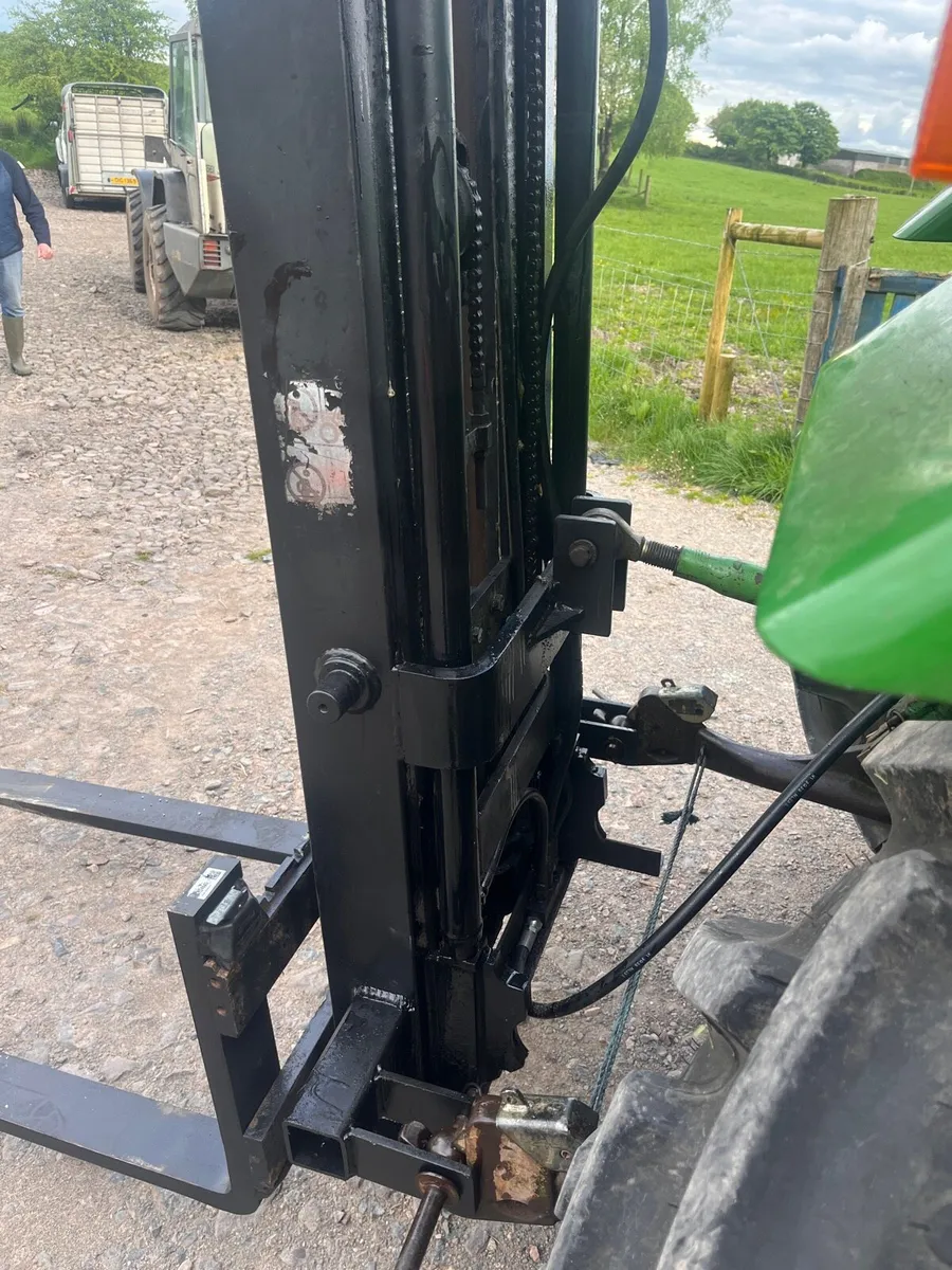 Forklift masts for tractor - Image 3