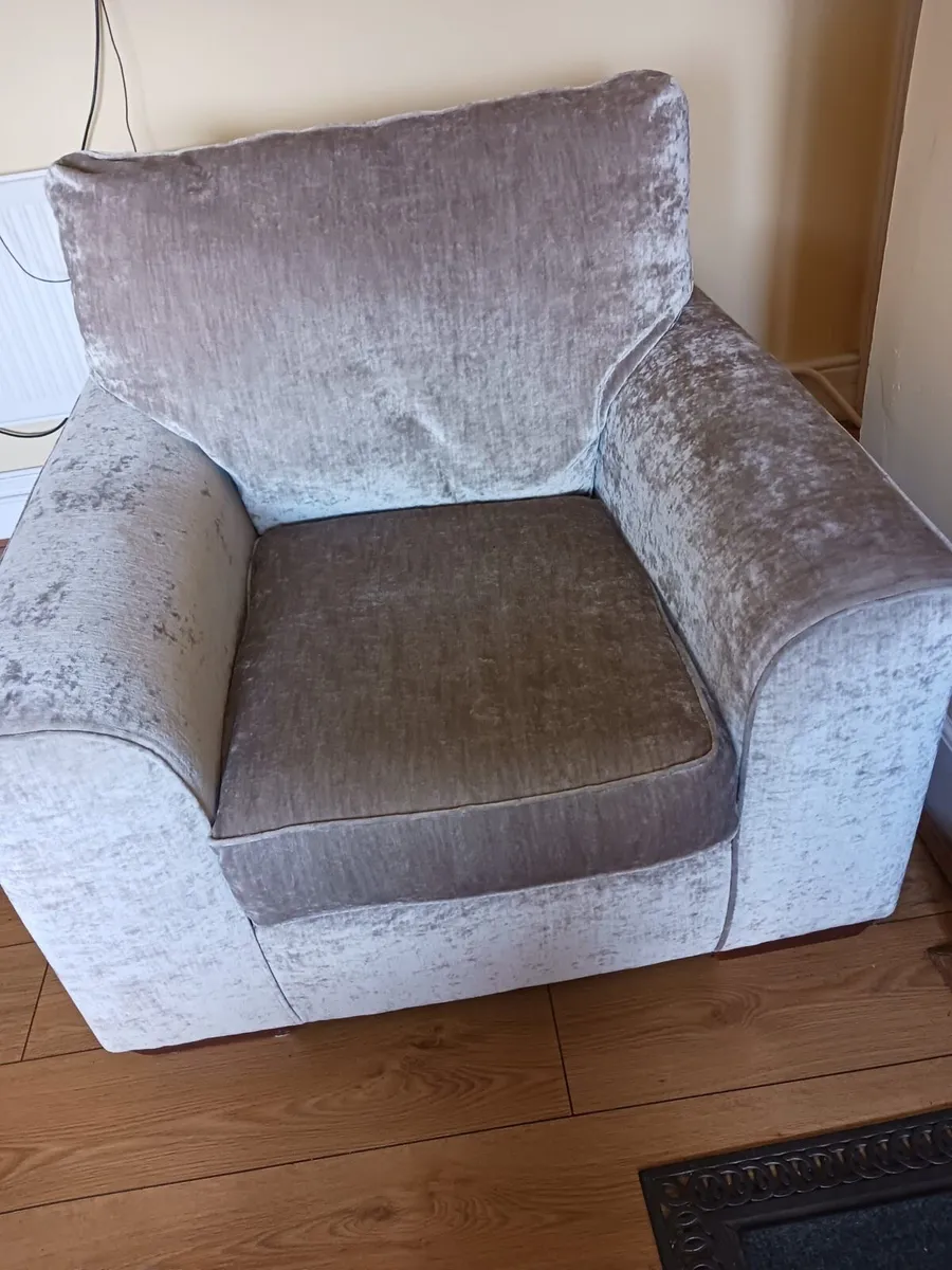 Arm chair - as new - Image 3