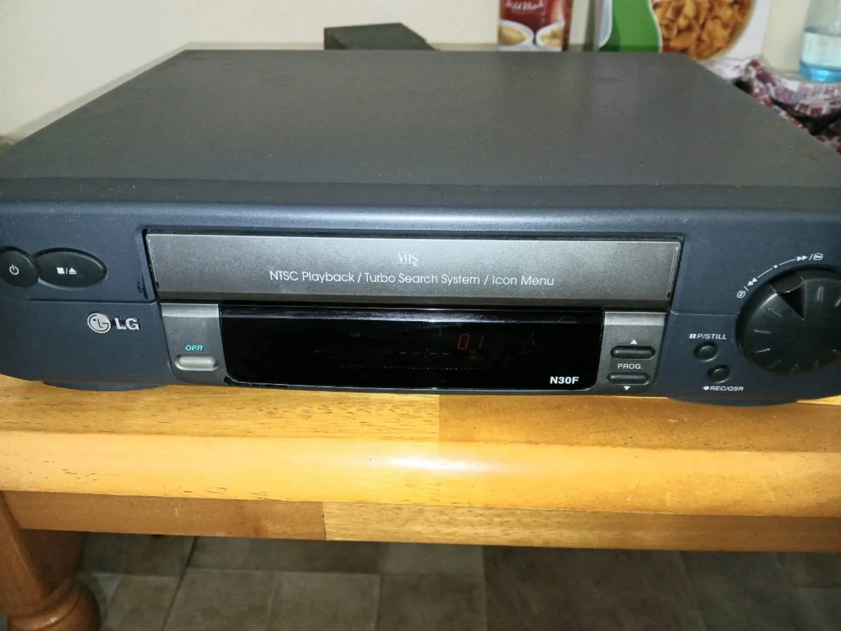 Lg vhs video recorder with remote control. - Image 3